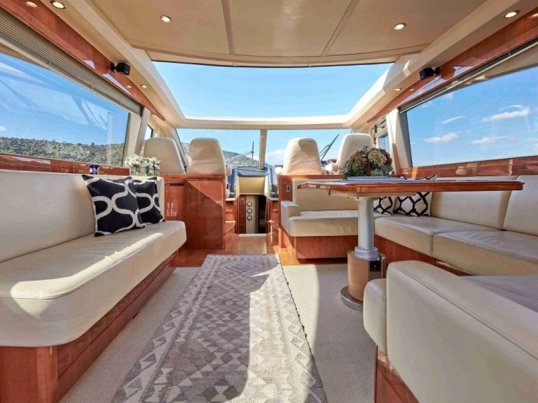 Yacht di lusso a noleggio a Atene al miglior prezzo