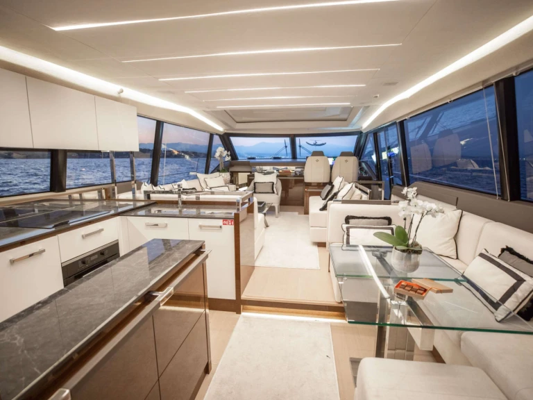 Noleggiare una Prestige Yachts Romy One a Costa Azzurra