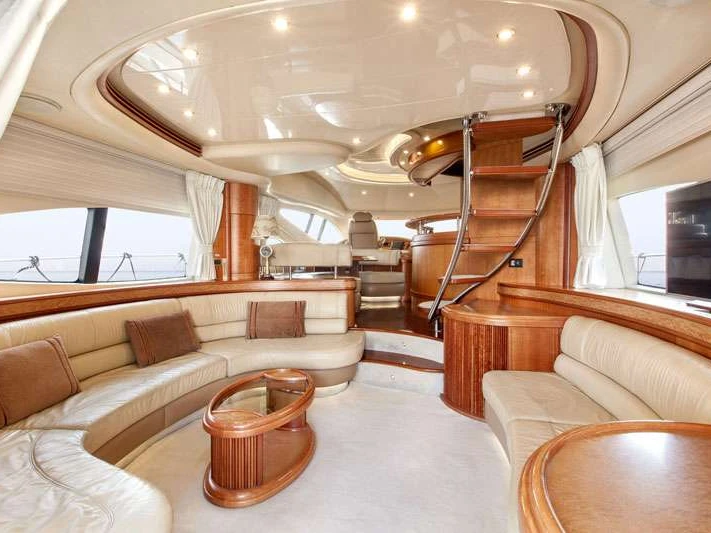 Noleggio Yacht di lusso Azimut con patente nautica