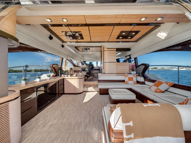 Yacht di lusso a noleggio a Sunny Isles Beach (City) al miglior prezzo