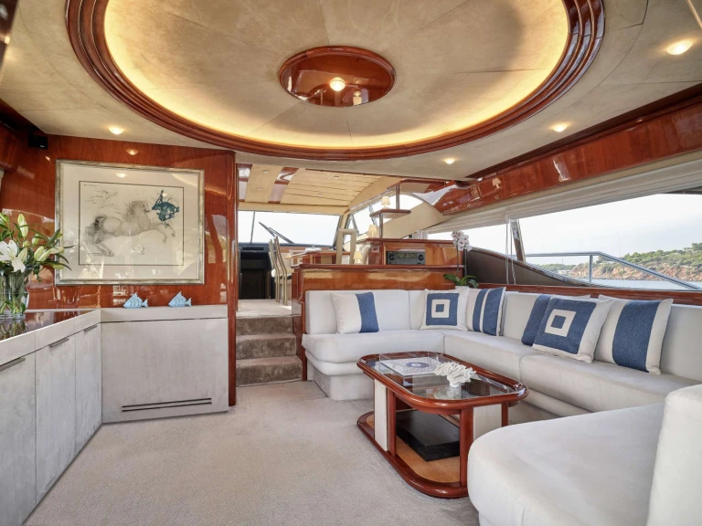 Yacht di lusso a noleggio a Atene al miglior prezzo