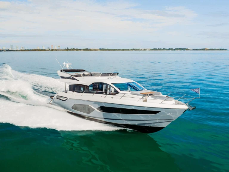 Noleggio Yacht di lusso Sunseeker con patente nautica