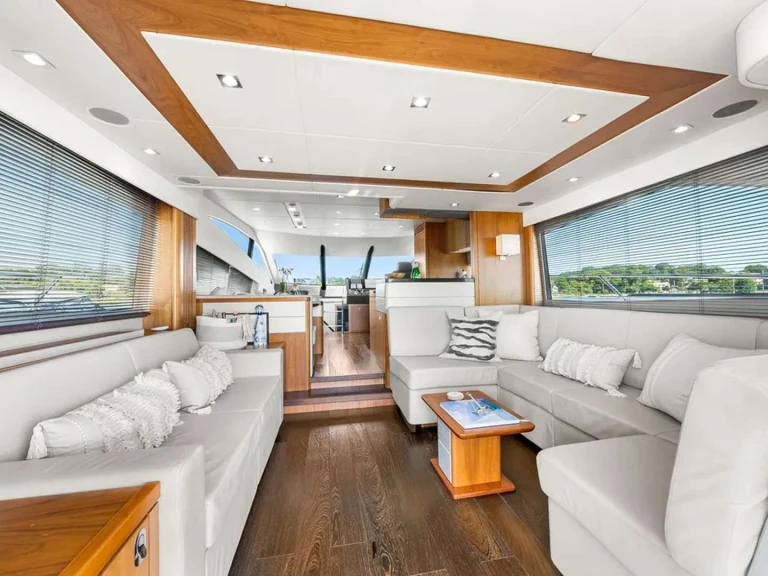 Noleggio Yacht di lusso Sunseeker con patente nautica