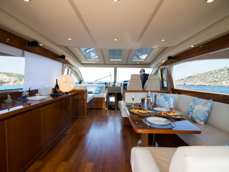 Yacht di lusso a noleggio a Atene al miglior prezzo