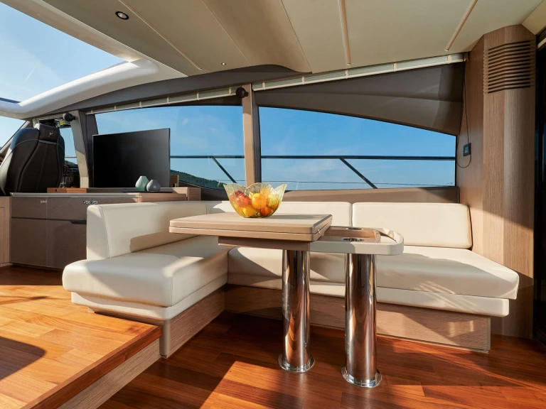 Noleggio barche Princess, UK MeSoFa a Spalato su Samboat