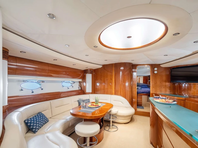 Noleggio Yacht di lusso a Atene – Princess, UK EVENIA