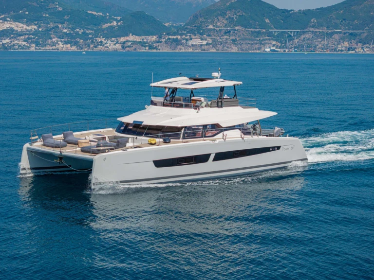 Noleggio Yacht di lusso Fountaine Pajot con patente nautica