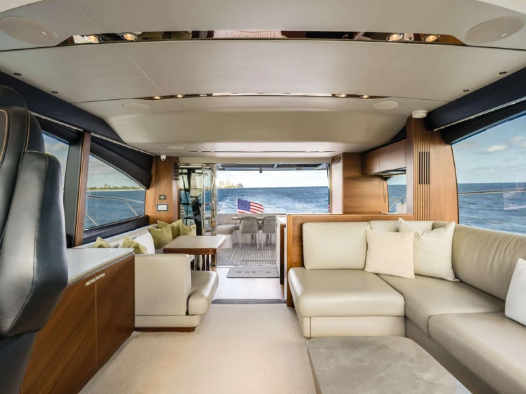 Yacht di lusso a noleggio a Sag Harbor Cove al miglior prezzo