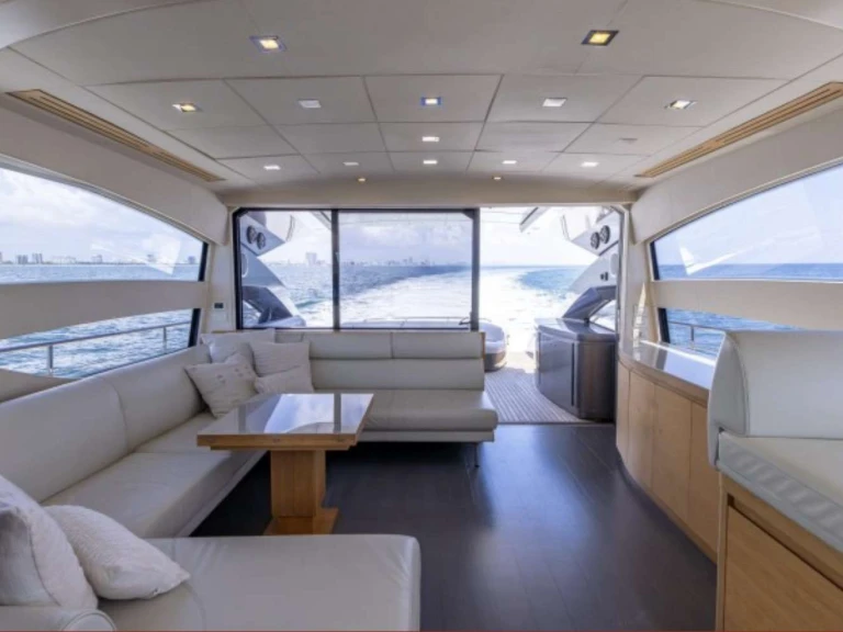 Noleggio barche Pershing Wind a Miami su Samboat