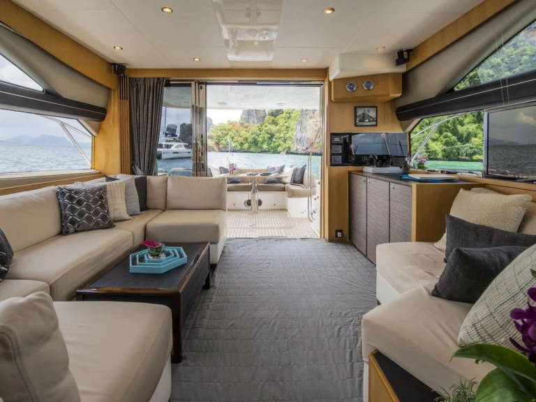 Yacht di lusso a noleggio a Phuket (City) al miglior prezzo