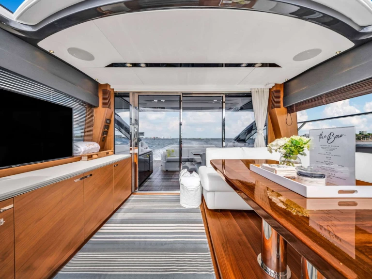 Noleggiare una Princess, UK Tatou a Sag Harbor