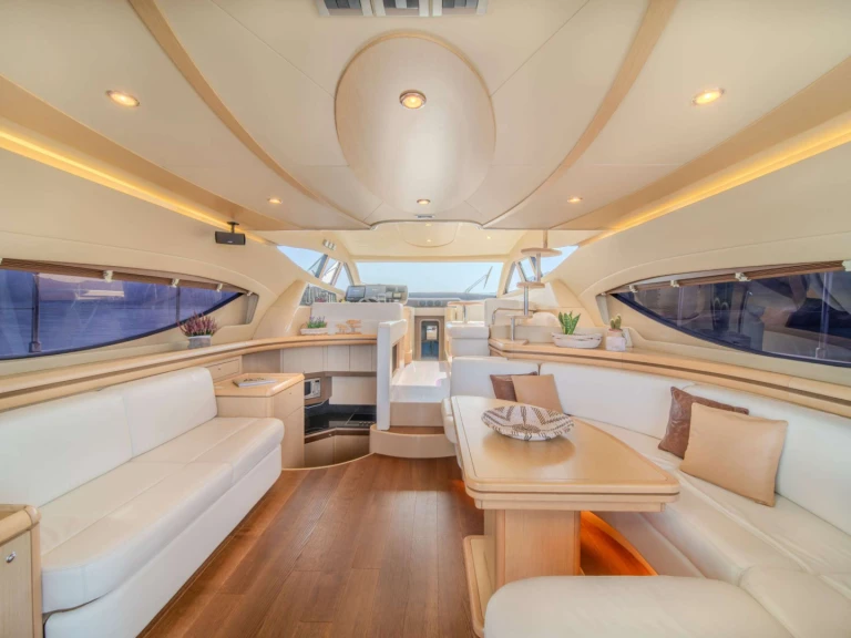 Ferretti CARTE BLANCHE da affittare a  Atene