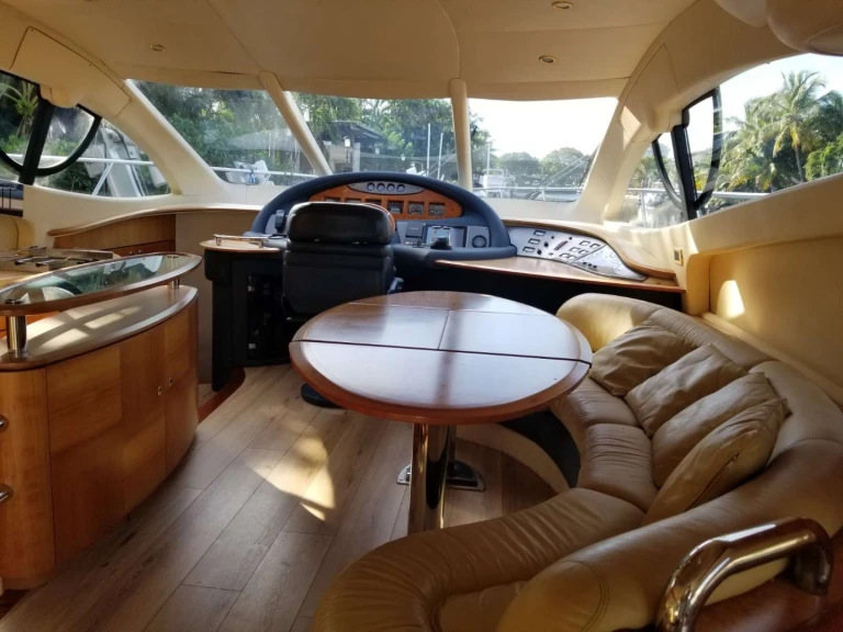 Noleggio Yacht di lusso con o senza skipper Azimut a Miami Beach