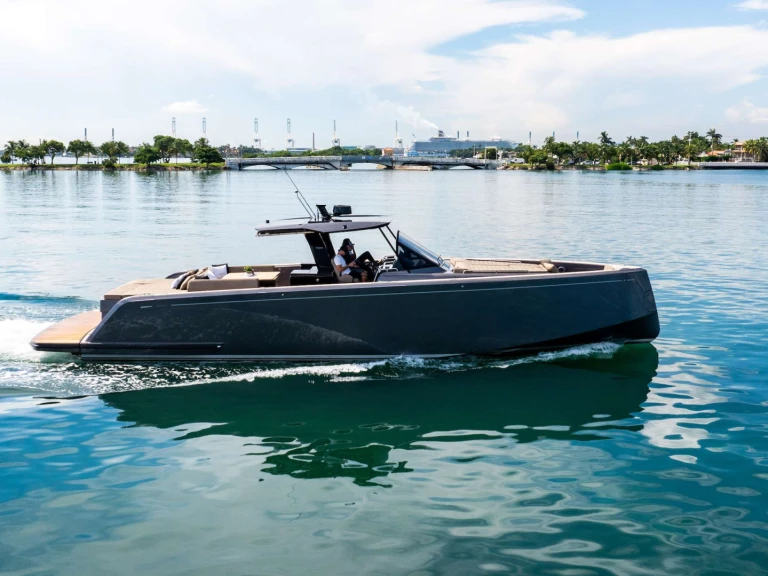 Noleggio Yacht di lusso Pardo Yachts con patente nautica