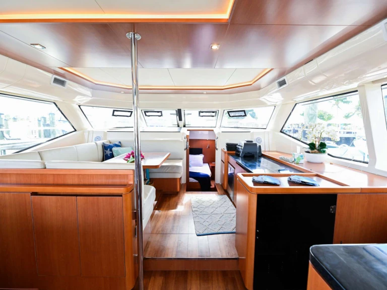 Noleggio Yacht di lusso Aquila con patente nautica