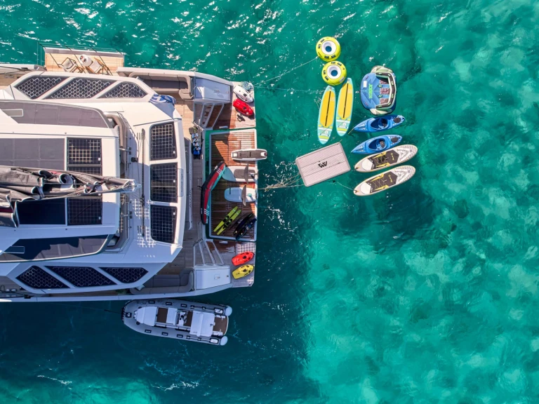 Noleggio Yacht di lusso a Néa Péramos – Fountaine Pajot ALOIA  80