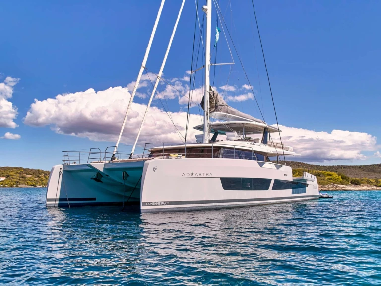 Noleggio Yacht di lusso Fountaine Pajot con patente nautica
