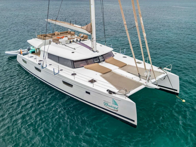 Noleggio Yacht di lusso Fountaine Pajot con patente nautica