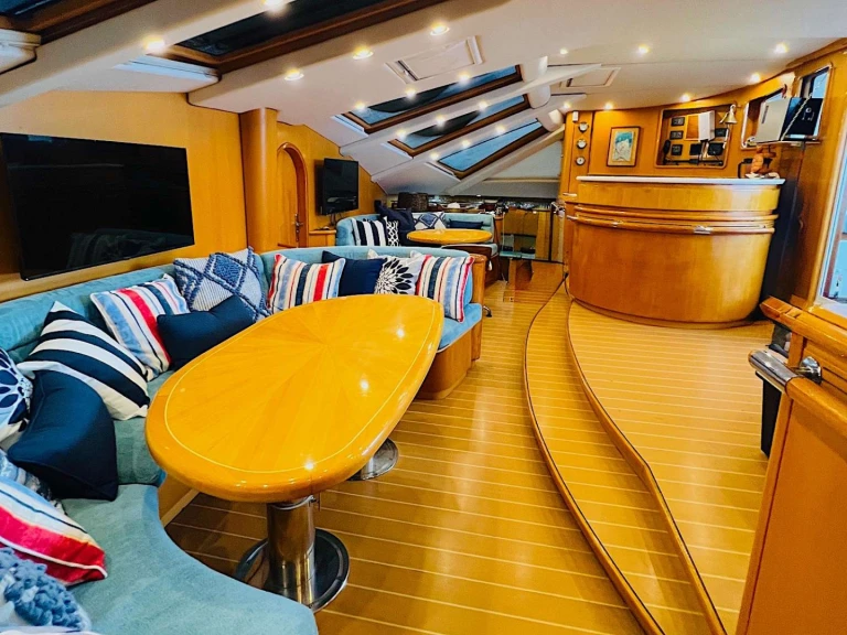 Noleggio Yacht di lusso Privilege con patente nautica