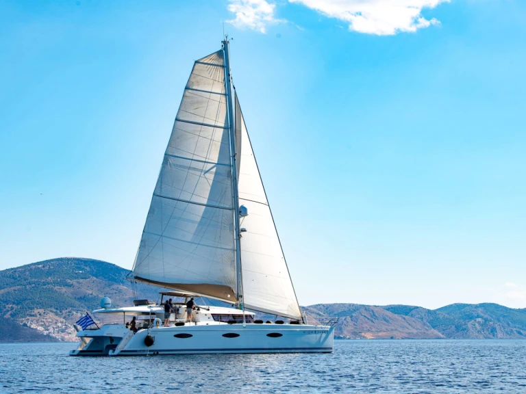 Noleggio Yacht di lusso Fountaine Pajot con patente nautica