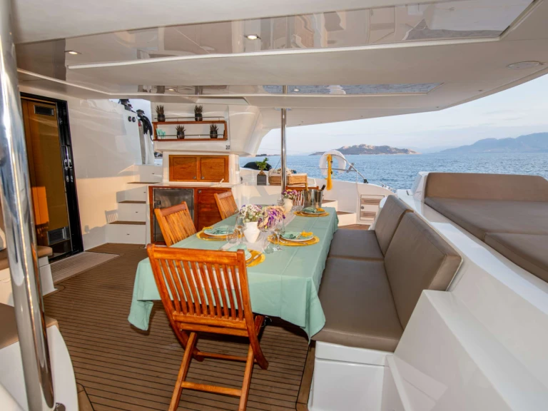 Fountaine Pajot HIGHJINKS  da affittare a  Il Pireo