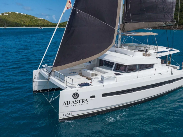 Yacht di lusso a noleggio a Parish of Saint George al miglior prezzo