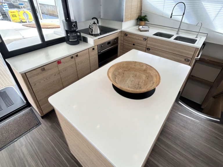 Noleggio Yacht di lusso a Freeport – Xquisite Yachts SV Valhalla
