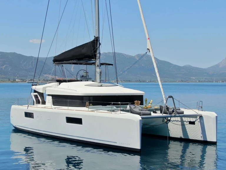 Noleggio Yacht di lusso con o senza skipper Lagoon a Álimos