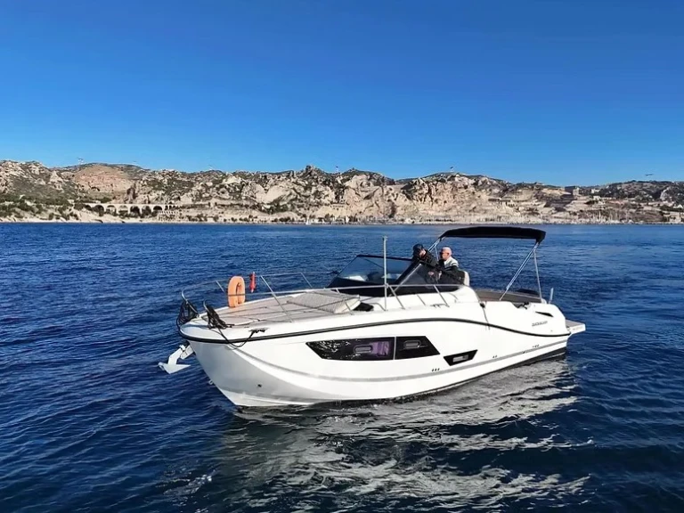 Noleggiare una Quicksilver Activ 875 Sundeck a Antibes