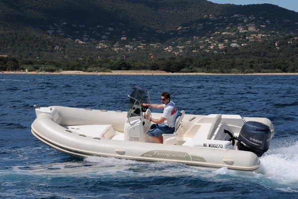 Noleggio Gommone Capelli con patente nautica