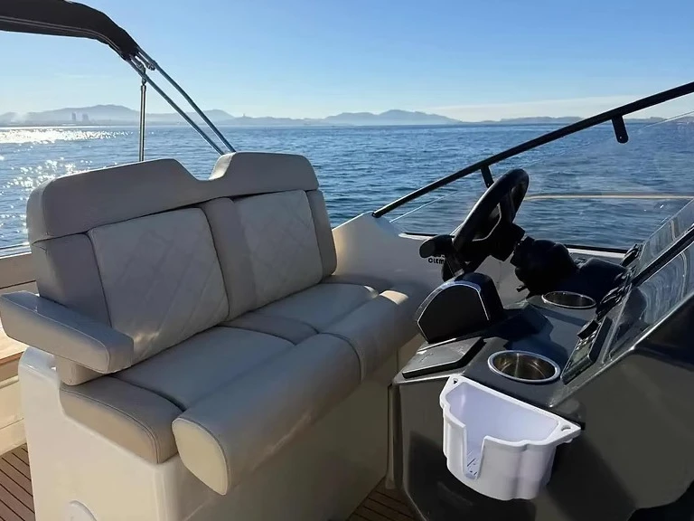 Noleggio barche Antibes economico Activ 875 Sundeck