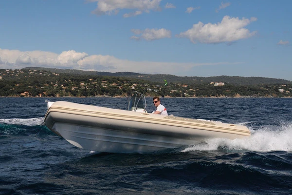 Noleggio Gommone Capelli con patente nautica