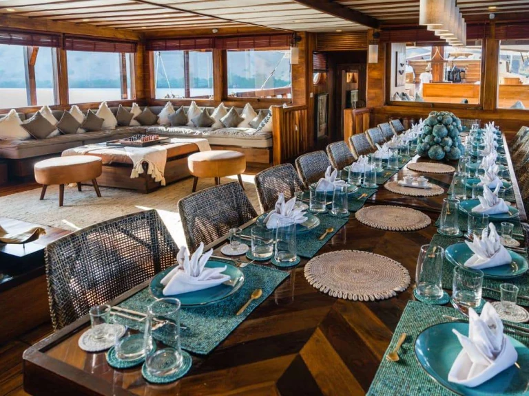 Noleggio Yacht di lusso a Labuan Bajo –  Prana by Atzaro