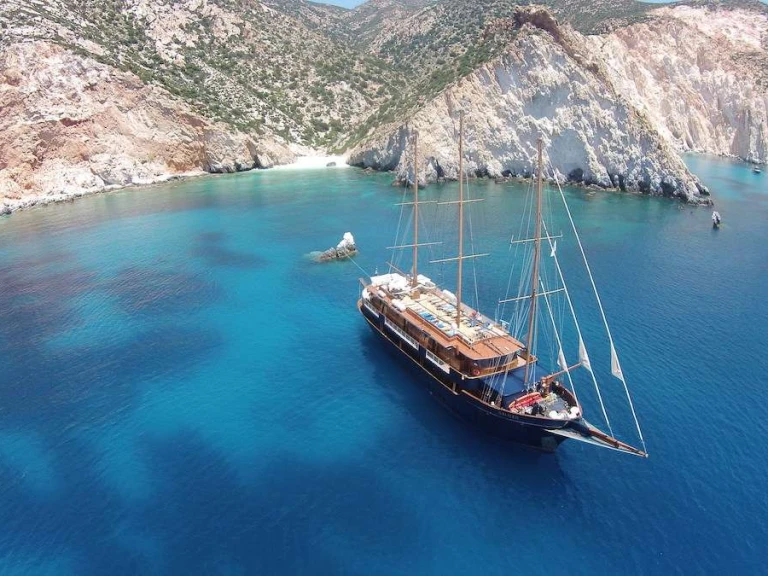 Yacht di lusso a noleggio a Atene al miglior prezzo