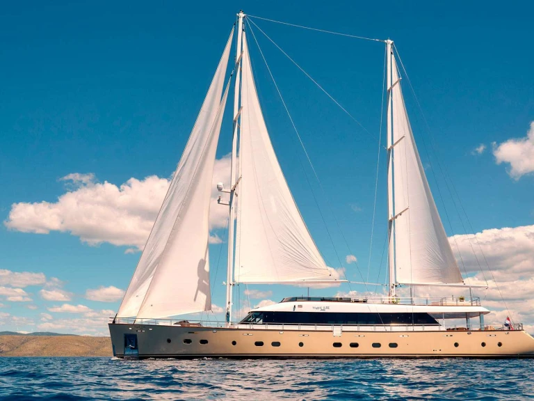 Noleggio Yacht di lusso Custom con patente nautica