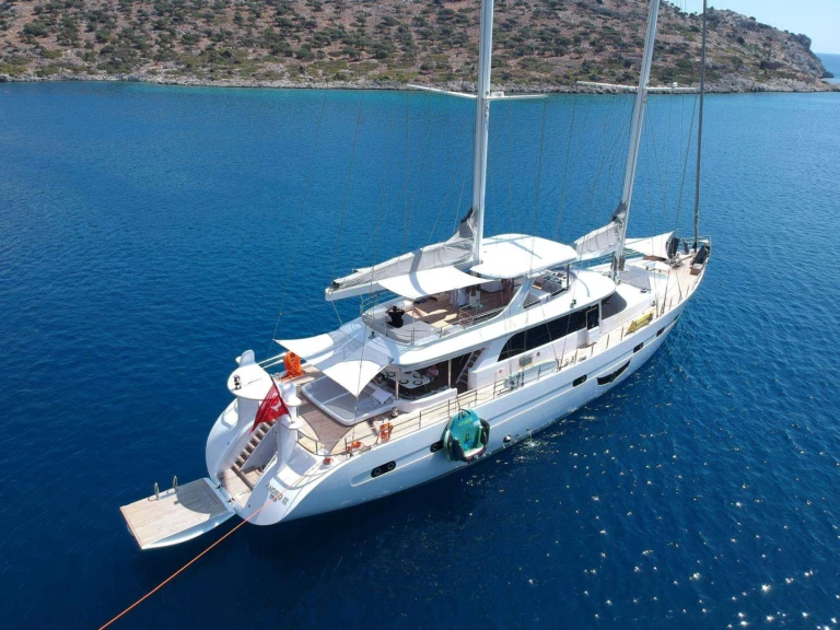 Noleggio Yacht di lusso Custom con patente nautica