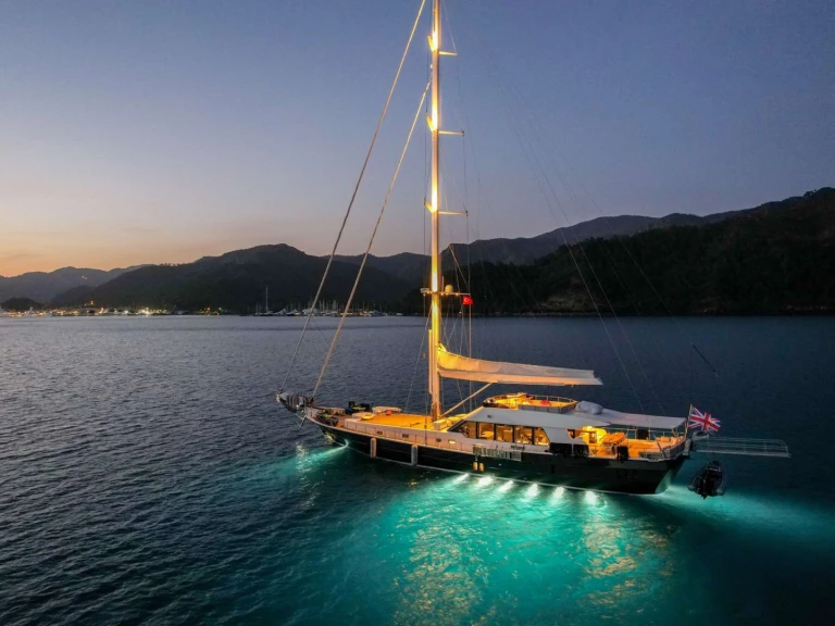 Noleggiare una Custom Good Life a Grecia