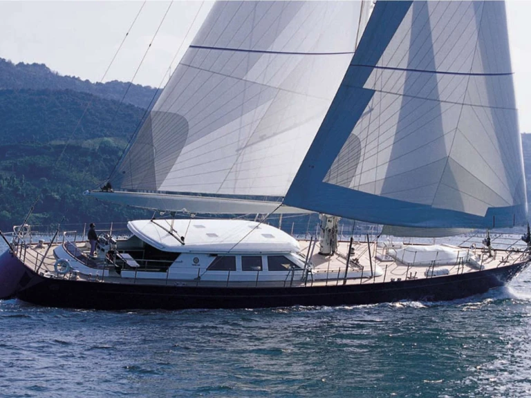 Noleggiare una Perini Navi HERITAGE M a Napoli