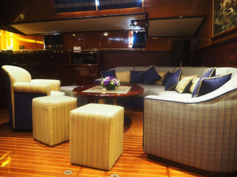 Yacht di lusso a noleggio a Atene al miglior prezzo