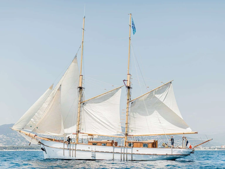 Noleggio Yacht di lusso Schooner con patente nautica