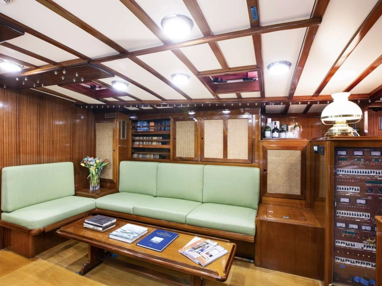 Noleggio Yacht di lusso Sangermani con patente nautica