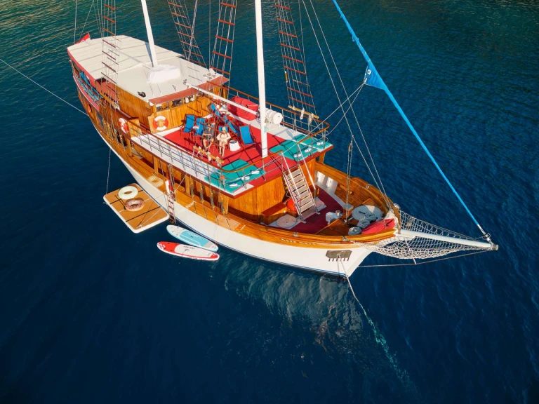 Noleggio Yacht di lusso Custom con patente nautica