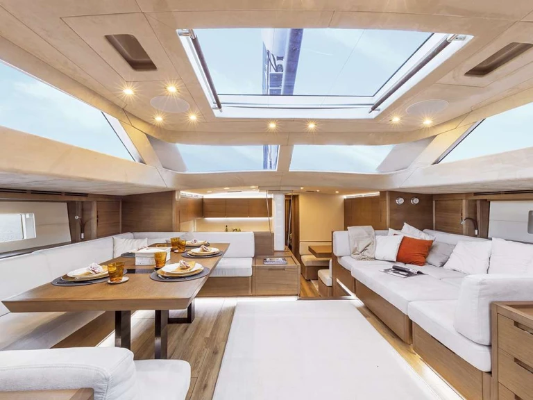 Noleggiare una Advanced Yachts Jikan a Portisco