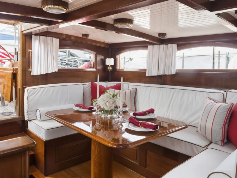 Noleggio Yacht di lusso Hinckley con patente nautica