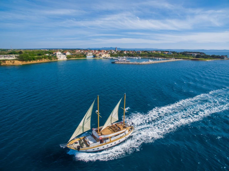 Noleggio Yacht di lusso con o senza skipper Custom a Zara