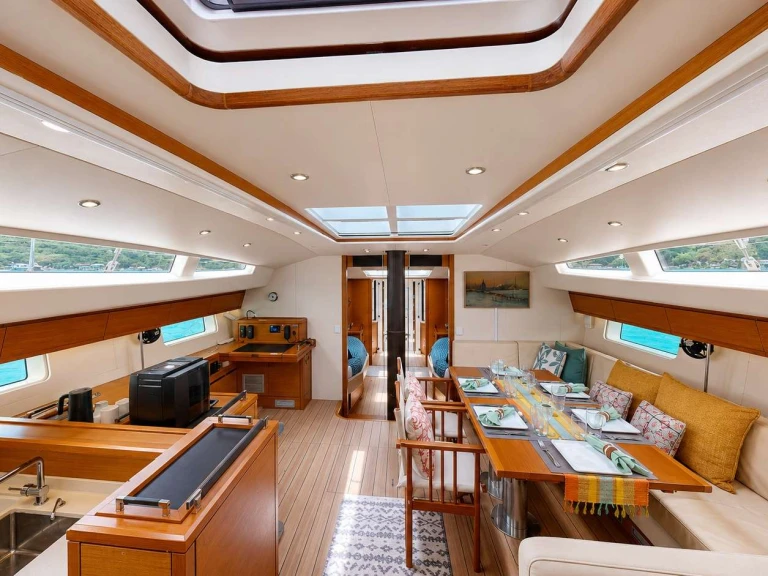Noleggio Yacht di lusso Jeanneau con patente nautica