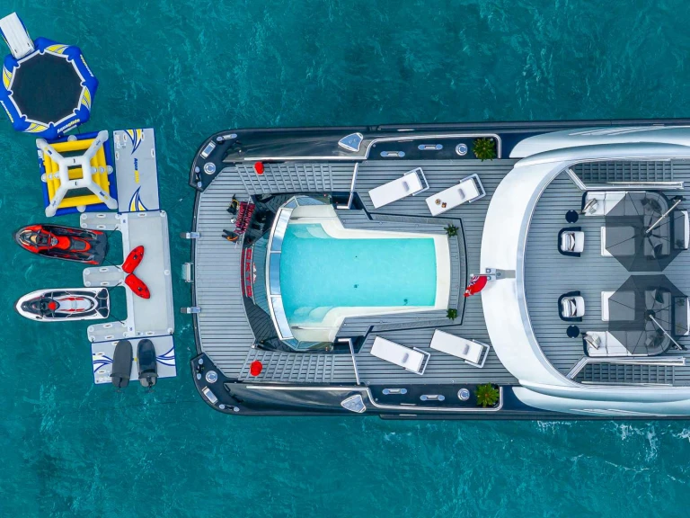 Noleggiare una ISA, RODRIGUEZ GROUP ITALY OKTO a Monaco