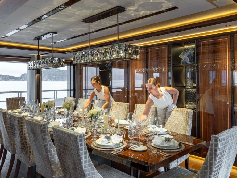 Noleggio Yacht di lusso Hakvoort con patente nautica