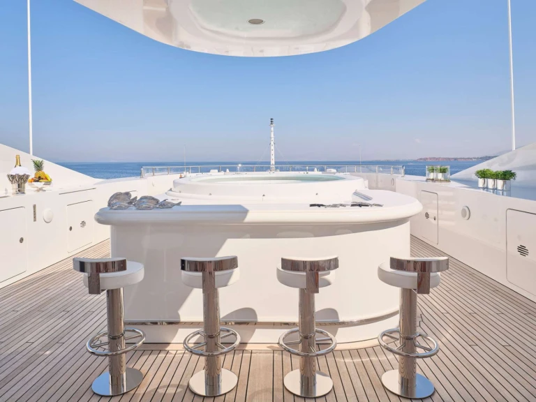 Noleggio Yacht di lusso Benetti con patente nautica