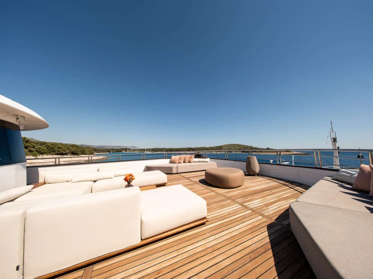 Noleggio Yacht di lusso Custom con patente nautica